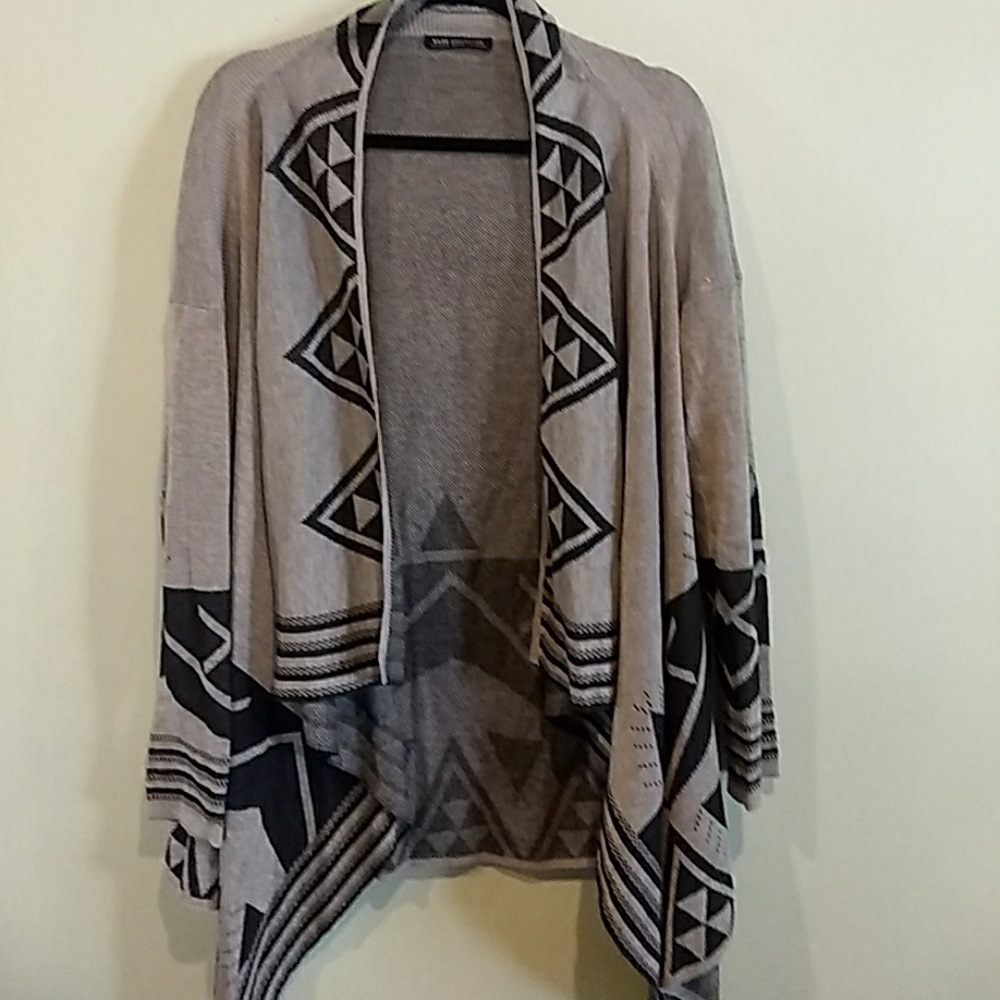 Bajee sweater